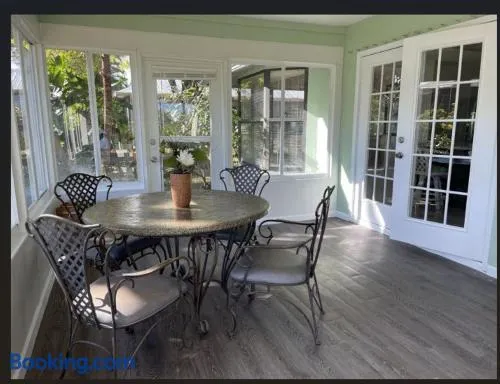 Paradise Cove 3 bedroom 2 Bath - Image 1