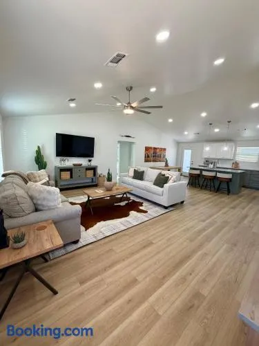 Lucky Cowboy Lodge Near WinStar - Cozy 3BR Home - Image 1