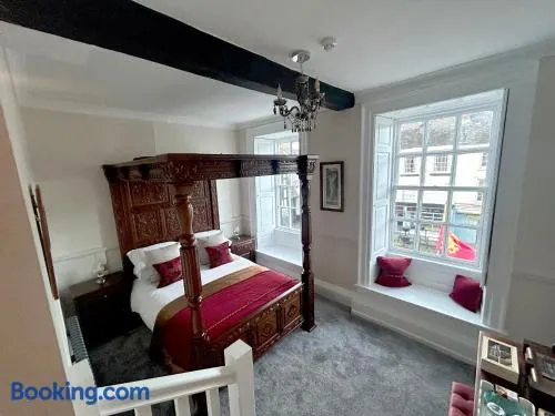 Community Owned Gwesty Owain Glyndwr Hotel - Image 1