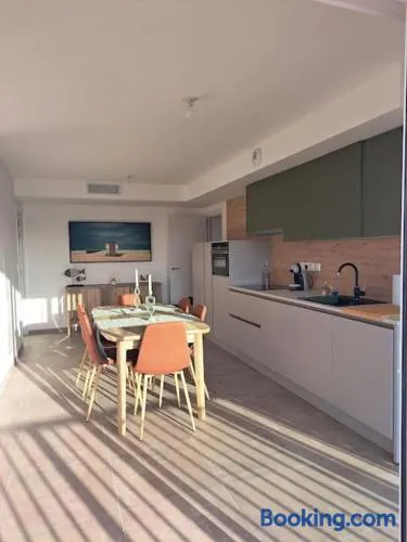 2 Ch Appt 63m² 4/6P. + piscine 4 mn plage & centre - Image 1