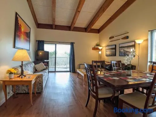 Spacious 2 bd 2 bth Condo at Cedar Lodge Laconia - Image 1