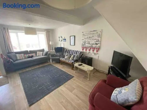 Edward Street, Tenby, 3 bed, 6 adults, 2 children - Image 1