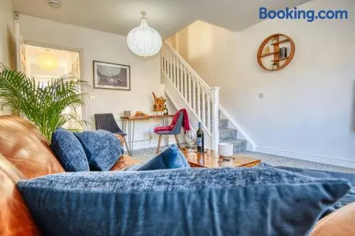 Gornal Dudley-2bed-Contractor &Long stay -Parking - Image 1