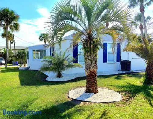 Beachside home, less than 500 steps to beach, oasis yard - Image 1