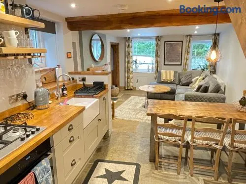 Weavers Cottage, Tideswell, sleeps 6, dog friendly - Image 1