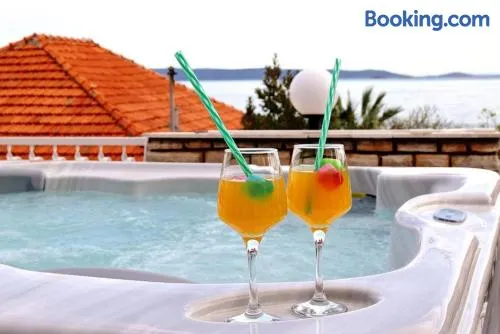 Apartamento totalmente equipado con barbacoa y terraza | Vistas al mar | En la playa - Image 1
