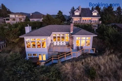 High Tide Retreat - Image 1