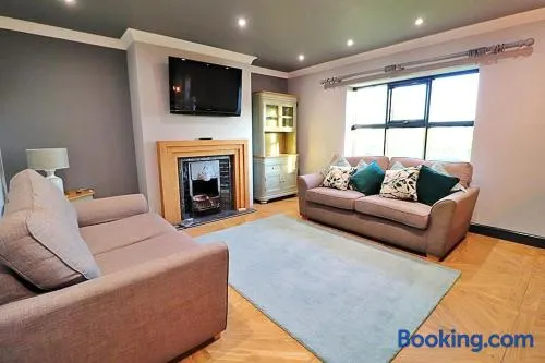 Unique Cottage Next to Wildlife Park - Sleeps 6 - Image 1