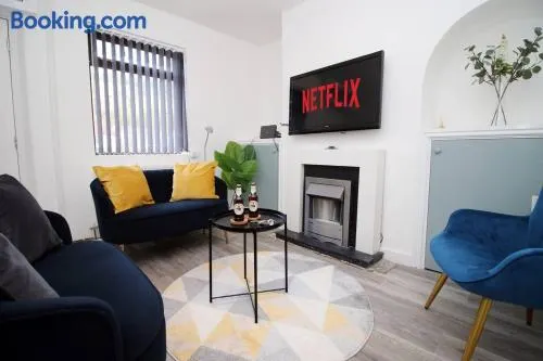 No 9 Afan Valley House by SSW 3BR Free Parking Sleeps 5 close to Bike Trails - Image 1