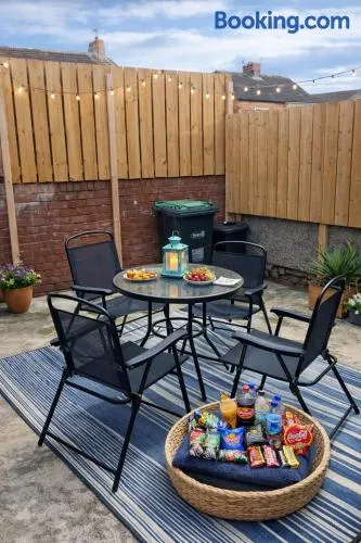 Three-Bedroom House Perfect for Contractors and Small Groups, sleeps 5 people in Durham - Image 1