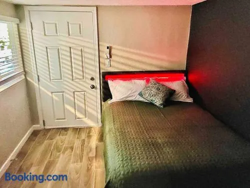 New Midtown Studio with Full Kitchen (Unit C) - Image 1