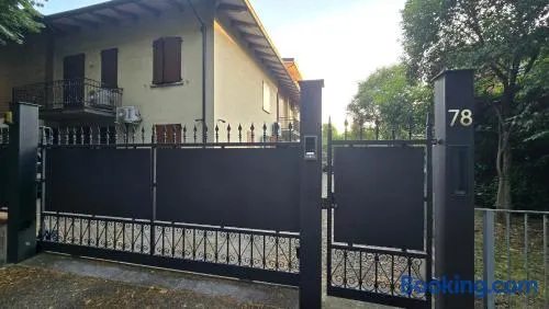 Il Nido di Olly 2 Camere, 2 Bagni e Posto Auto - Image 1