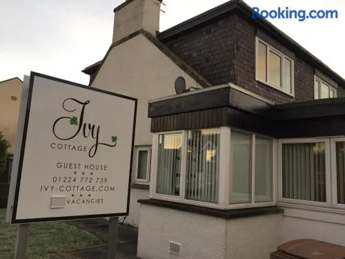 Ivy Cottage-Serviced accommodation - Image 1