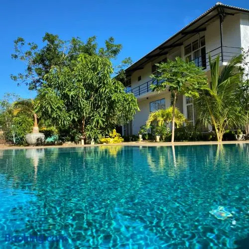 Sapphire Garden Hotel - Image 1