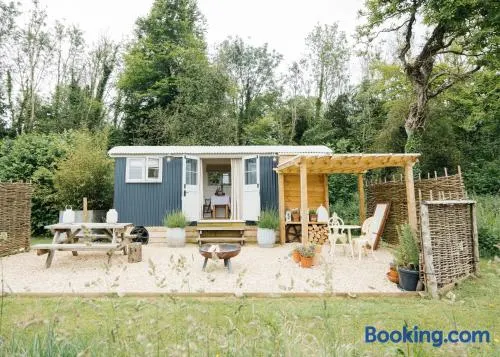 Lapwing Hut - Image 1