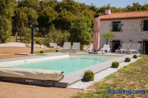 Gîte "La Grange" 5 personnes proche du Puy du Fou avec piscine - Image 1