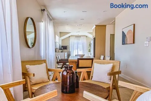 Los Feliz Beautiful Villa w Jacuzzi Sauna - Image 1