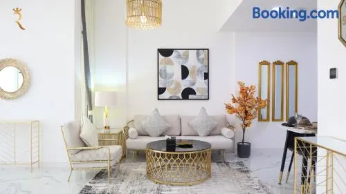 City Nest 2BR - Stylish Urban Oasis - Image 1
