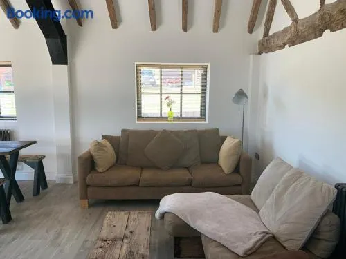 3 Bed 2 Bath Cosy Rural Barn Conversion-Parking - Image 1