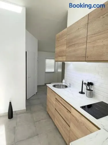 Studio 2 Personnes Plein Centre Rue Piétonne - Image 1