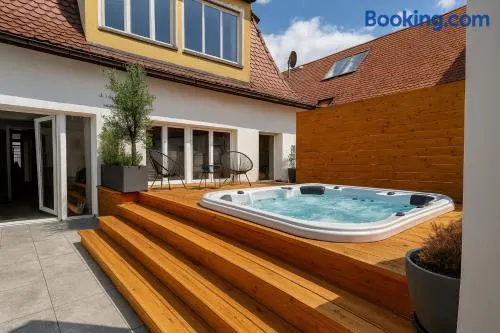 NAMASTÉ Homes - Luxus-Apartment mit Whirlpool & Garage - Image 1