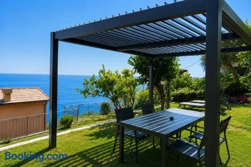 Marilú vista mare con giardino - Image 1