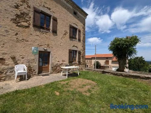 Charmant Gîte en Pierre avec 3 Chambres, Cour et Proximité Activités, Pinols - FR-1-582-252 - Image 1