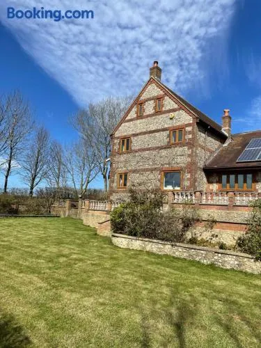 Hardy View Farm House - Image 1