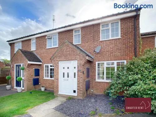 Farnham - 2 Bed House - Parking - Image 1