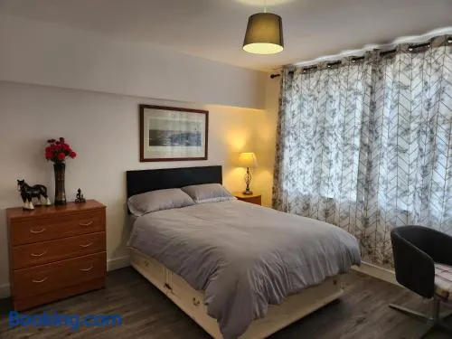 White House Ensuite double bedroom - Image 1
