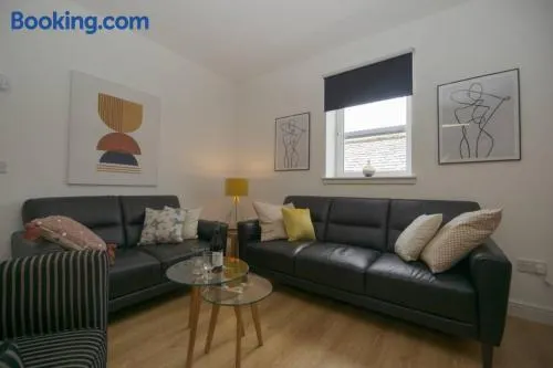 Town centre 4xbed 4xbath apartment - Image 1