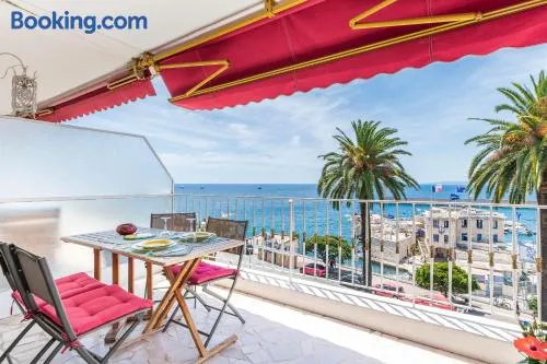 Free Parking Great Central Apartment With Sea View - Image 1