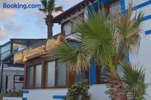 Yakamoz Otel - Image 1