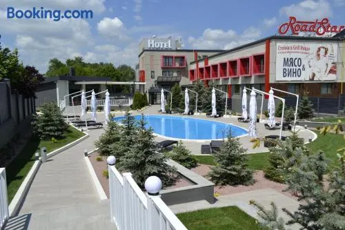 Road Star Hotel - Image 1