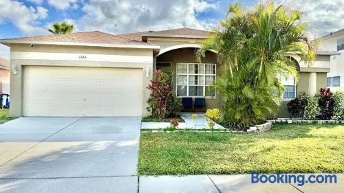 Spacious House with Pool and Hot Tub near Tampa - Image 1