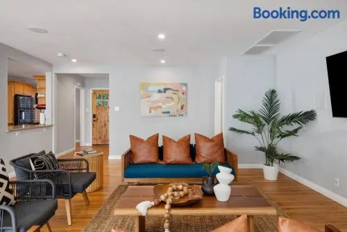 Splash Haven-Heated Pool-Huge Living Area-Sleeps 8 - Image 1