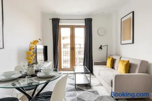 Apartment- St Albans with WiFi & Close to Station - Image 1