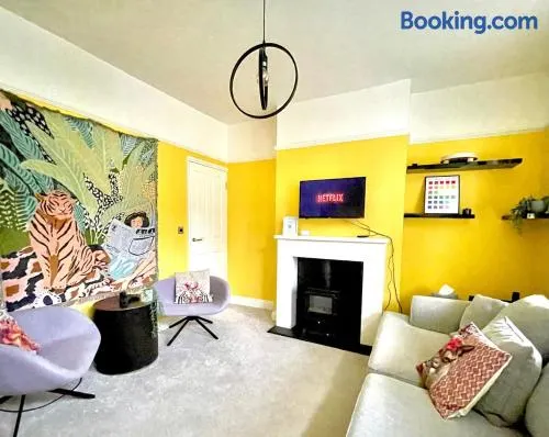 Wild Springs - Centraly Located House With Free Parking - Image 1