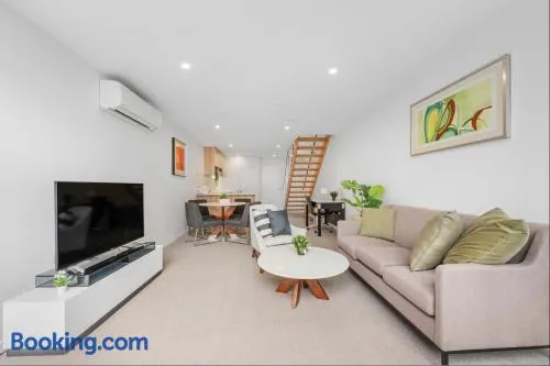 Light Filled 2BDR Loft in Kingston with Parking - Image 1