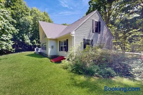Peaceful home with forest views & great yard - minutes to town - Image 1