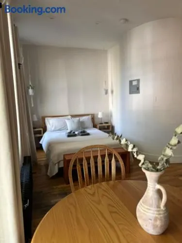 Brooklyn modern studio apartment - Image 1