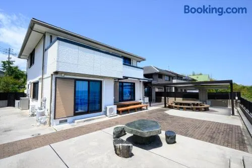 青の宿 The Blue Villa まるで映画のような開放感あふれるオーシャンビュー Open ocean view like in a movie 駐車場3台有り Supported by COCOSTAY - Image 1