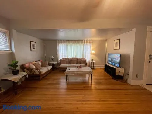 Buffalo 4BR Home 5 Beds, Near Airport & Downtown - Image 1