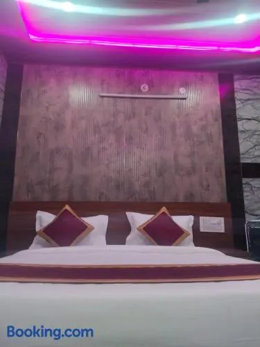 Hotel New Chalukya G K V - Near Talguppa Railway Station - Image 1