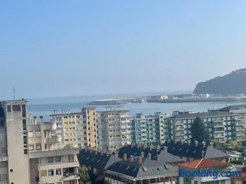 Laredo Playa, apartamento con terraza y vistas al mar - Image 1