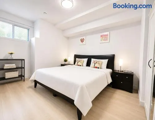 Cozy suite with a private entrance - Image 1