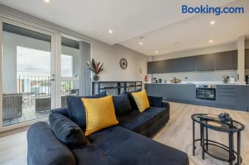 2 Bedroom Flat Sleeps up to 6 with Balcony by Elevate Living Estates Short Lets - Image 1