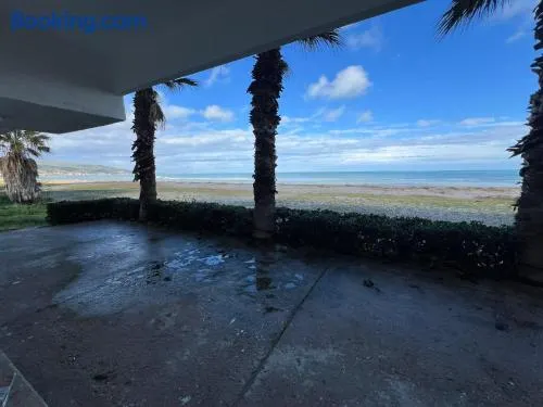 Beautiful beachfront apartment - Image 1