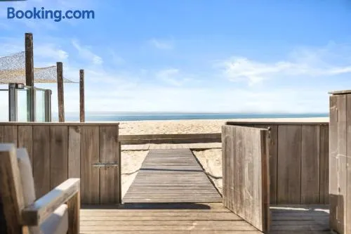 Beachrooms Pier 7 - Image 1