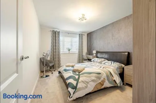 Telford - Priorslee, Spacious Double Room on a Newly built House, Free Parking, Free Wifi - Image 1